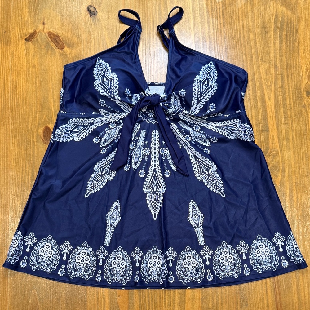NWOT women’s modest swimsuit navy & white floral top swim tank tankini